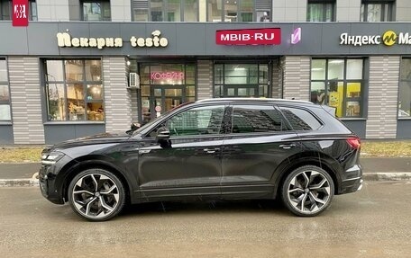 Volkswagen Touareg III, 2019 год, 4 250 000 рублей, 2 фотография