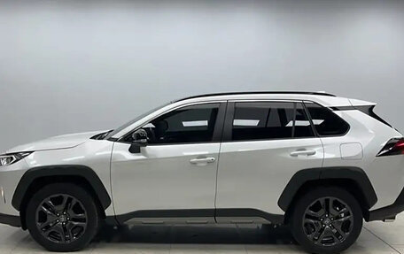 Toyota RAV4, 2021 год, 2 650 700 рублей, 7 фотография