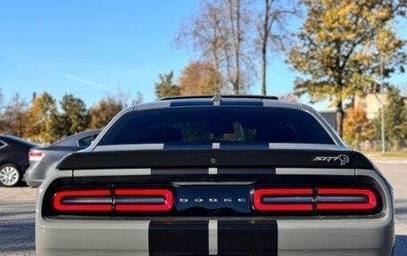 Dodge Challenger III рестайлинг 2, 2020 год, 10 870 000 рублей, 6 фотография