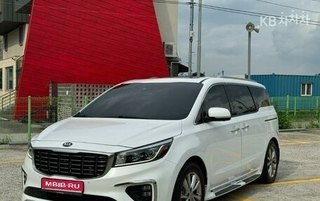 KIA Carnival III, 2020 год, 2 500 000 рублей, 1 фотография