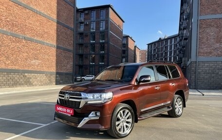 Toyota Land Cruiser 200, 2018 год, 6 600 000 рублей, 2 фотография