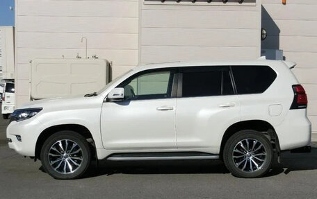 Toyota Land Cruiser Prado 150 рестайлинг 2, 2021 год, 3 490 000 рублей, 4 фотография