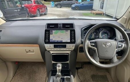 Toyota Land Cruiser Prado 150 рестайлинг 2, 2021 год, 5 160 000 рублей, 9 фотография