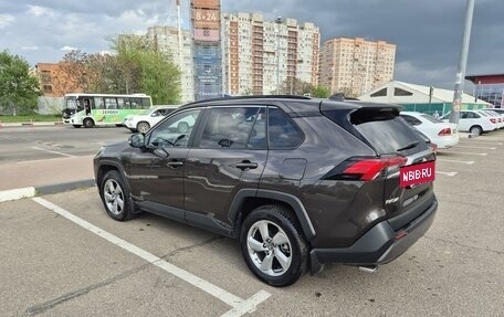 Toyota RAV4, 2020 год, 3 350 000 рублей, 5 фотография