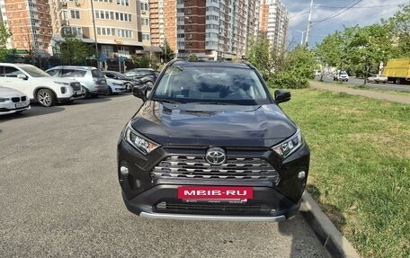 Toyota RAV4, 2020 год, 3 350 000 рублей, 8 фотография