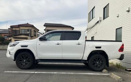 Toyota Hilux VIII, 2023 год, 5 200 000 рублей, 4 фотография