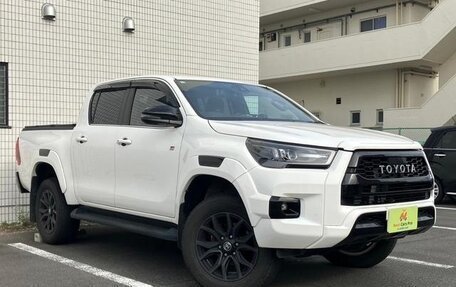 Toyota Hilux VIII, 2023 год, 5 200 000 рублей, 3 фотография