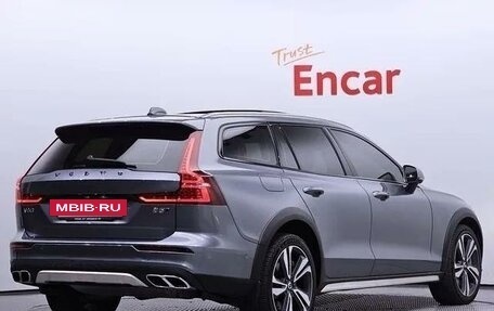 Volvo V60 II, 2021 год, 3 249 936 рублей, 2 фотография