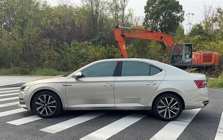 Skoda Superb III рестайлинг, 2021 год, 2 350 000 рублей, 3 фотография