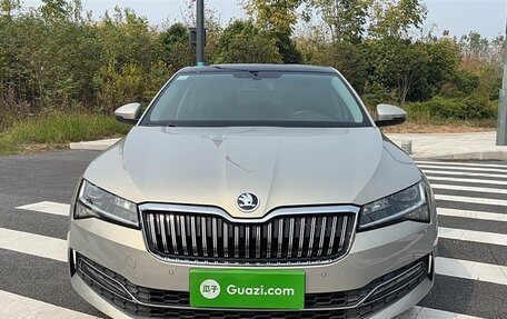 Skoda Superb III рестайлинг, 2021 год, 2 350 000 рублей, 2 фотография