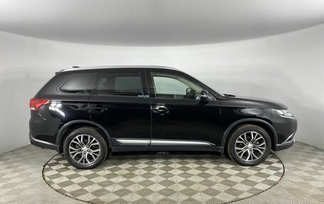 Mitsubishi Outlander III рестайлинг 3, 2018 год, 2 200 000 рублей, 4 фотография