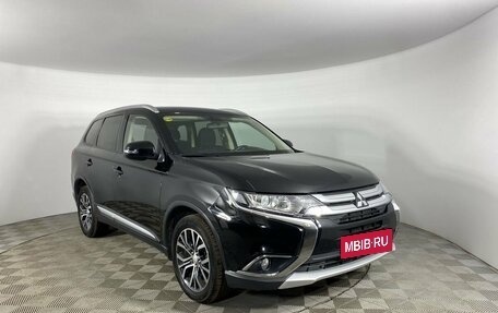 Mitsubishi Outlander III рестайлинг 3, 2018 год, 2 200 000 рублей, 3 фотография