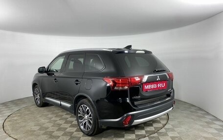 Mitsubishi Outlander III рестайлинг 3, 2018 год, 2 200 000 рублей, 7 фотография