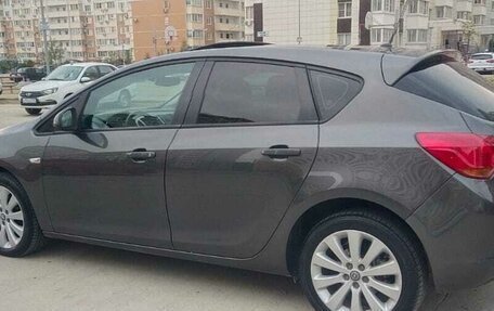 Opel Astra J, 2011 год, 850 000 рублей, 9 фотография