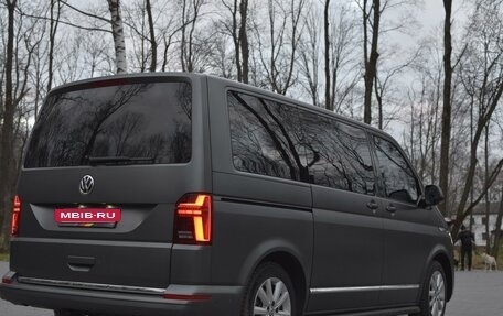 Volkswagen Multivan T6 рестайлинг, 2022 год, 9 600 000 рублей, 3 фотография