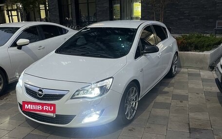 Opel Astra J, 2011 год, 950 000 рублей, 2 фотография