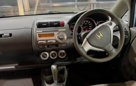 Honda Fit III, 2006 год, 600 000 рублей, 7 фотография