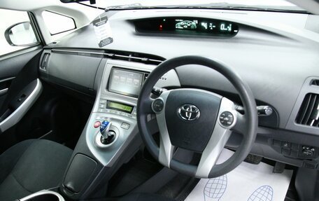 Toyota Prius, 2013 год, 1 363 000 рублей, 13 фотография