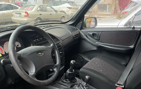 Chevrolet Niva I рестайлинг, 2004 год, 400 000 рублей, 3 фотография