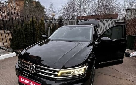 Volkswagen Tiguan II, 2019 год, 3 550 000 рублей, 1 фотография