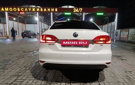 Volkswagen Jetta VI, 2013 год, 1 240 000 рублей, 3 фотография