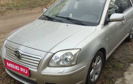 Toyota Avensis III рестайлинг, 2004 год, 900 000 рублей, 1 фотография