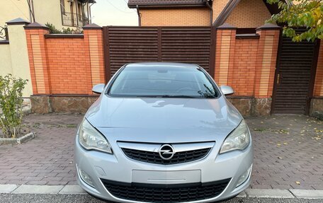 Opel Astra J, 2010 год, 720 000 рублей, 2 фотография