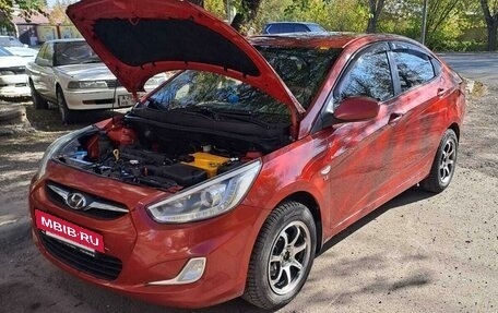 Hyundai Solaris II рестайлинг, 2013 год, 830 000 рублей, 24 фотография