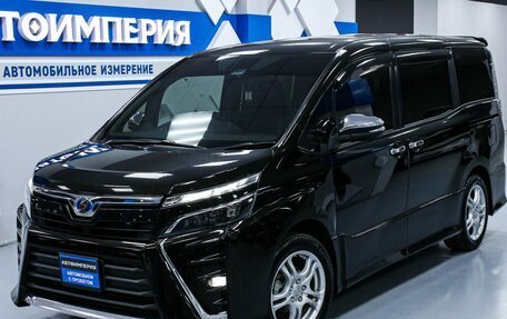 Toyota Voxy III, 2018 год, 2 453 000 рублей, 5 фотография