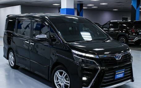 Toyota Voxy III, 2018 год, 2 453 000 рублей, 7 фотография