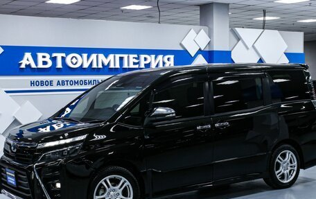 Toyota Voxy III, 2018 год, 2 453 000 рублей, 3 фотография