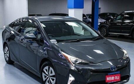 Toyota Prius IV XW50, 2017 год, 1 733 000 рублей, 7 фотография