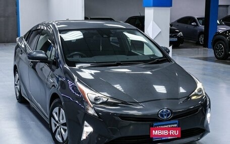 Toyota Prius IV XW50, 2017 год, 1 733 000 рублей, 8 фотография