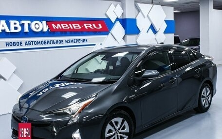 Toyota Prius IV XW50, 2017 год, 1 733 000 рублей, 3 фотография