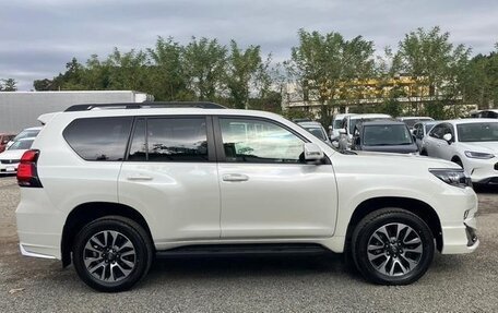 Toyota Land Cruiser Prado 150 рестайлинг 2, 2021 год, 3 580 000 рублей, 3 фотография