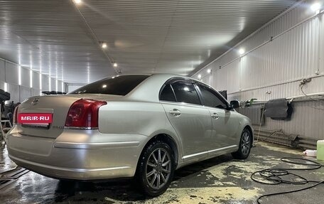 Toyota Avensis III рестайлинг, 2005 год, 970 000 рублей, 3 фотография