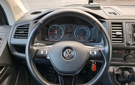 Volkswagen Caravelle T6 рестайлинг, 2017 год, 3 099 000 рублей, 19 фотография