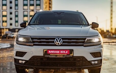 Volkswagen Tiguan II, 2019 год, 2 195 000 рублей, 2 фотография