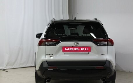 Toyota RAV4, 2021 год, 3 688 000 рублей, 6 фотография