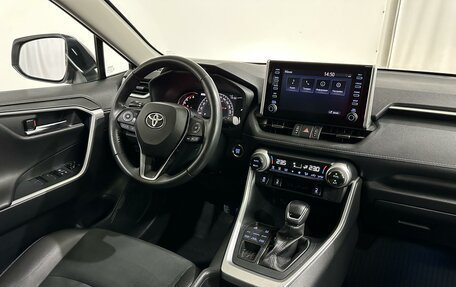 Toyota RAV4, 2021 год, 3 688 000 рублей, 17 фотография