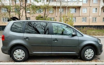 Volkswagen Touran III, 2010 год, 985 000 рублей, 1 фотография