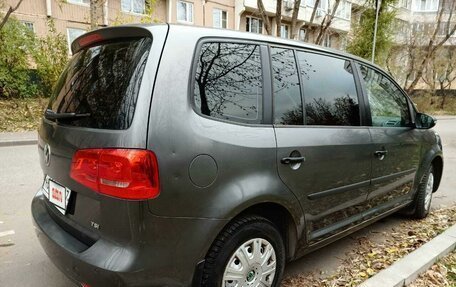 Volkswagen Touran III, 2010 год, 985 000 рублей, 6 фотография