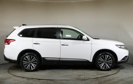 Mitsubishi Outlander III рестайлинг 3, 2020 год, 2 899 000 рублей, 4 фотография