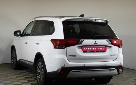 Mitsubishi Outlander III рестайлинг 3, 2020 год, 2 899 000 рублей, 7 фотография