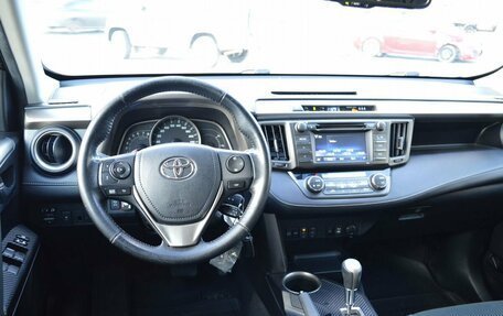 Toyota RAV4, 2015 год, 2 287 000 рублей, 12 фотография