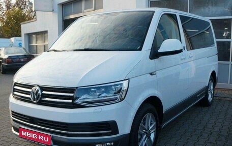 Volkswagen Multivan T6 рестайлинг, 2020 год, 7 500 000 рублей, 1 фотография