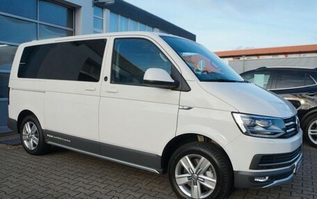 Volkswagen Multivan T6 рестайлинг, 2020 год, 7 500 000 рублей, 8 фотография