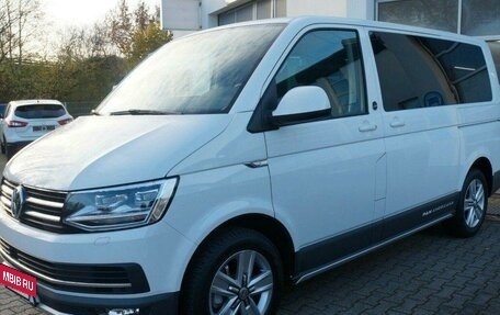 Volkswagen Multivan T6 рестайлинг, 2020 год, 7 500 000 рублей, 7 фотография