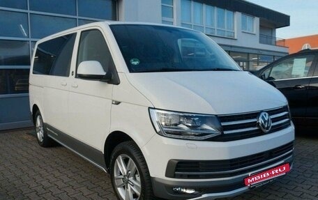 Volkswagen Multivan T6 рестайлинг, 2020 год, 7 500 000 рублей, 5 фотография