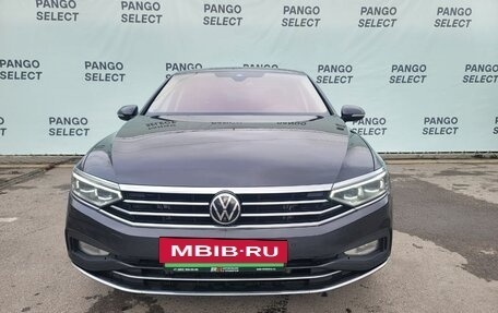 Volkswagen Passat B8 рестайлинг, 2021 год, 2 900 000 рублей, 2 фотография